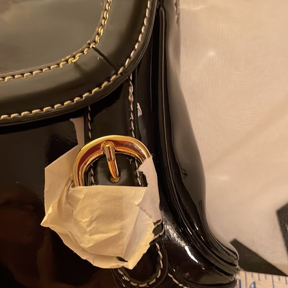 Black brand new MAXX NEW YORK purse. Never used no rips, tears or damage. 14 x 7 - Picture 6 of 11